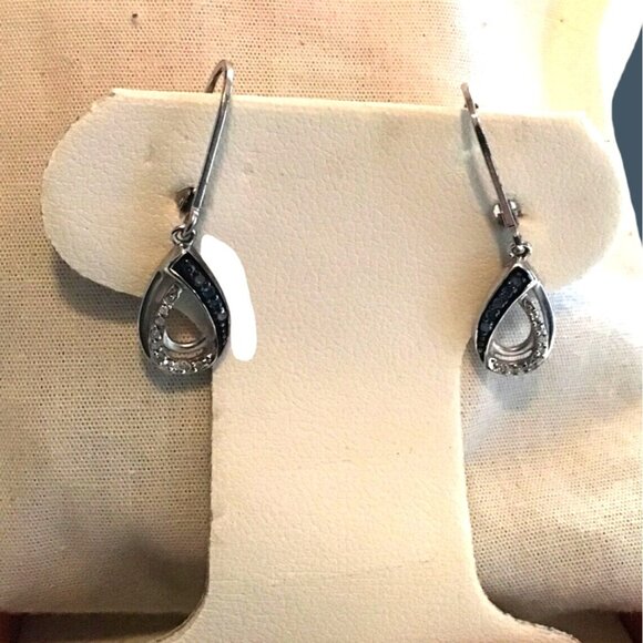 STERLING SILVER EARRINGS  timeless piece to your wardrobe - Picture 1 of 3